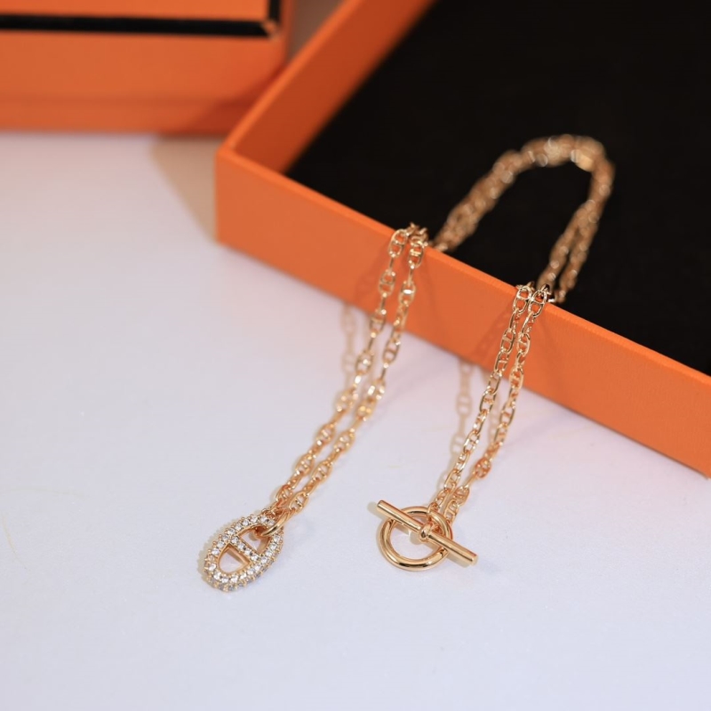 H**me5 necklaces